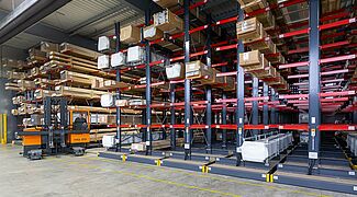 [Translate "International (Spain)"] [Translate "Spain"] Es ist immer nur der Gang geöffnet, aus dem ein- oder ausgelagert werden soll. 